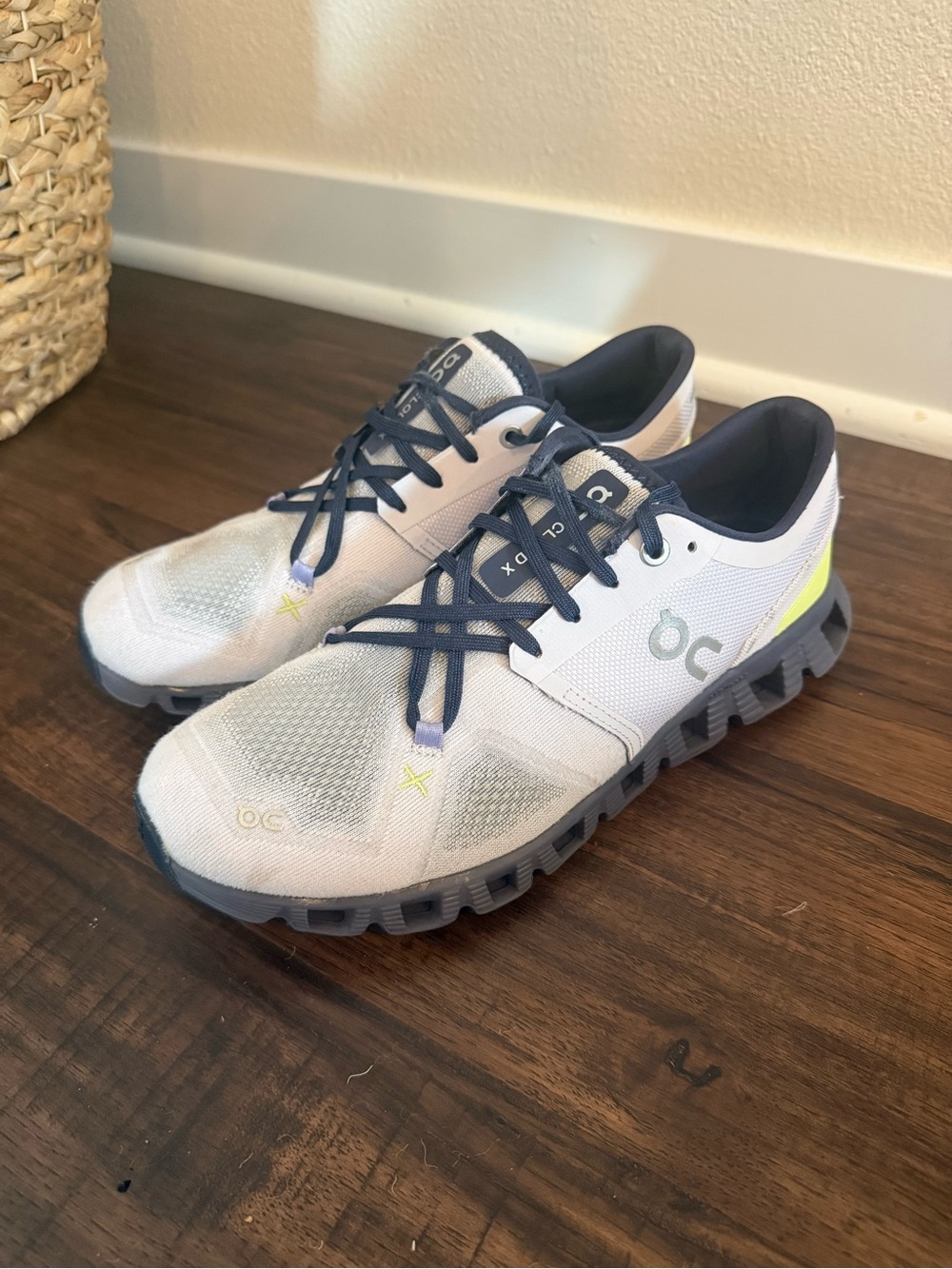 On Cloud Cloud X Women’s Size 9 White Navy Running Training Shoes
